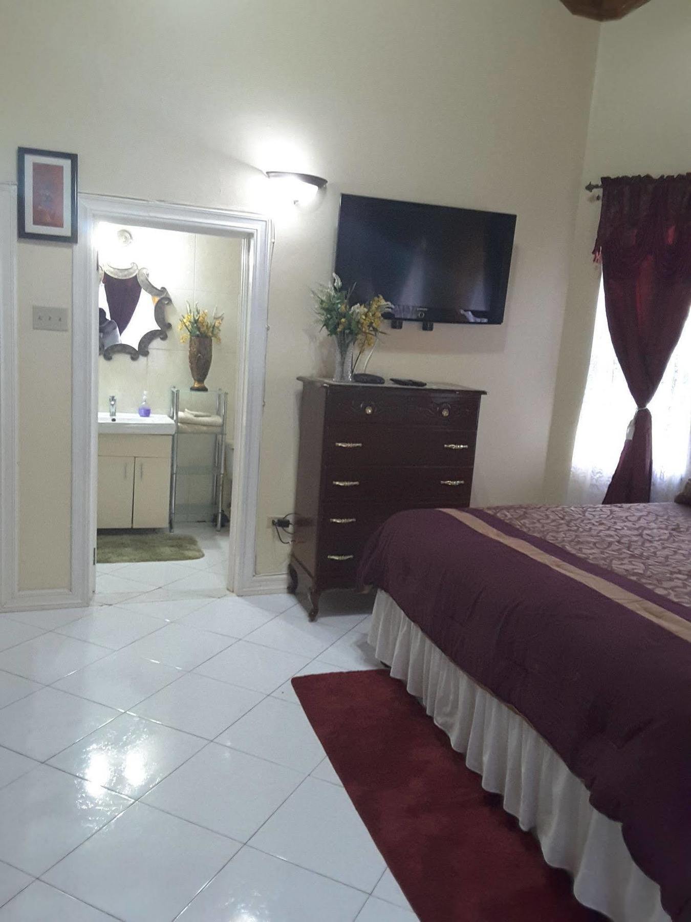 Cazwin Villas Montego Bay Exterior photo